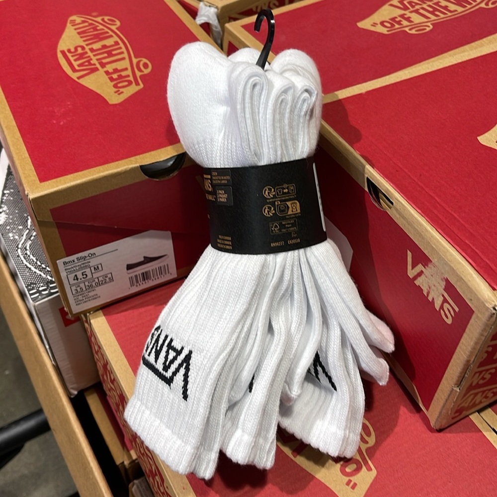 Vans Socks 3 pairs set CREW VANS.
"OFF THE WALL" White/White
NWT - Picture 14 of 16